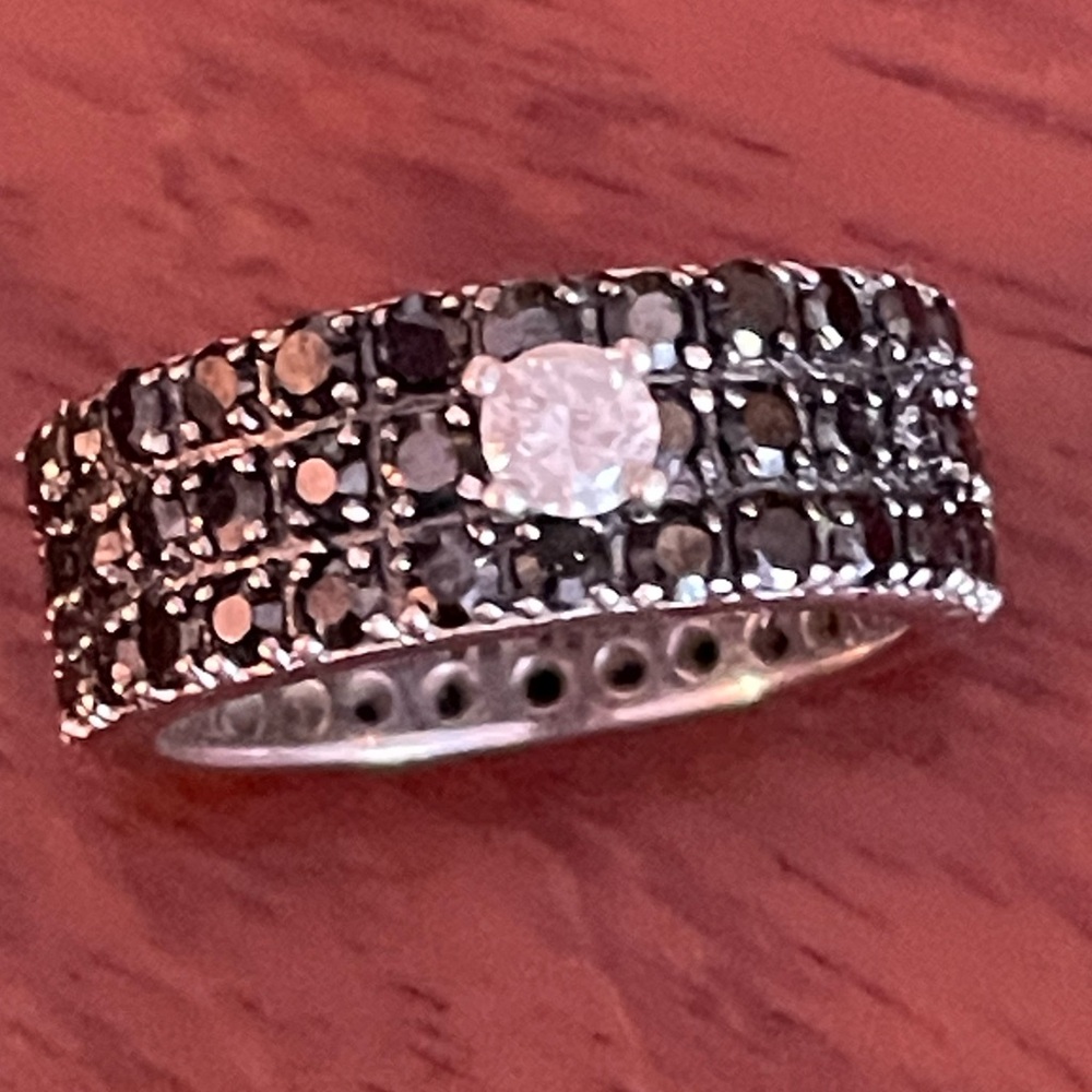 925 Fifth Avenue Collection Elegant Women's Black and Silver Gemstone Ring sz 5